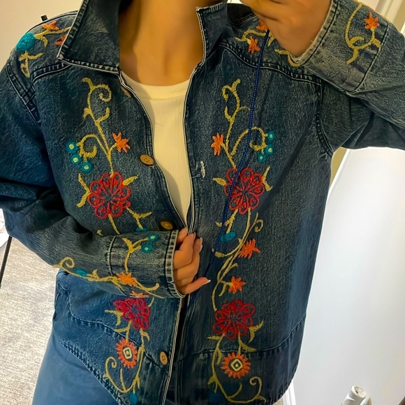 Beautiful denim jacket with floral embroidered handmade! 100👌% cotton Medium - Picture 2 of 12